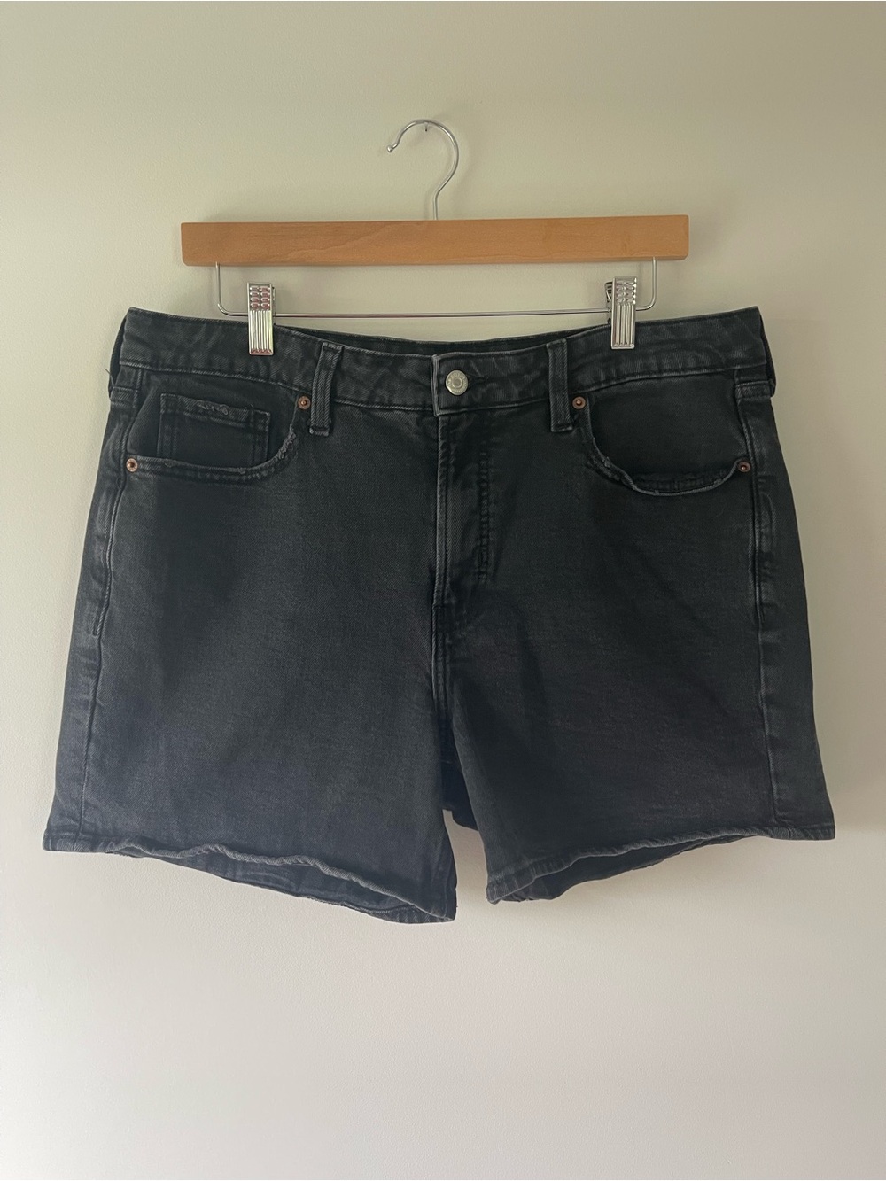Old Navy Women’s High-Rise Denim/Jean Shorts in Black (14)